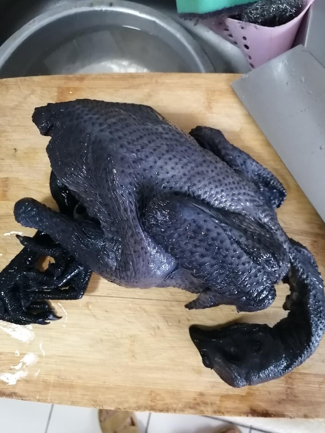 炖乌鸡山药汤的做法 步骤1