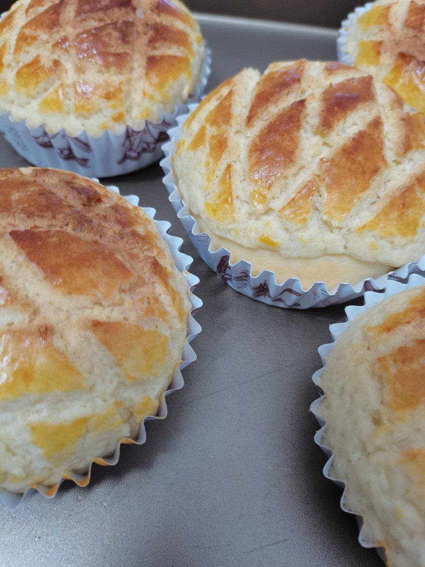 好吃到炸裂的港式菠萝包（附带制作酥皮的小视频）