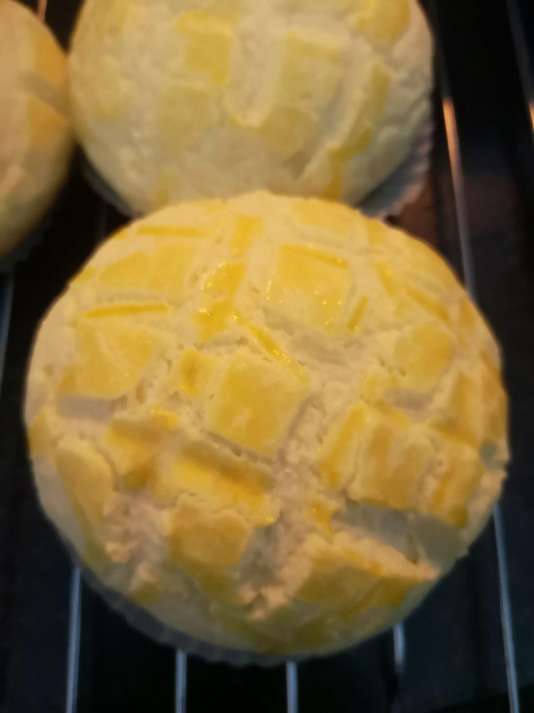 好吃到炸裂的港式菠萝包（附带制作酥皮的小视频）