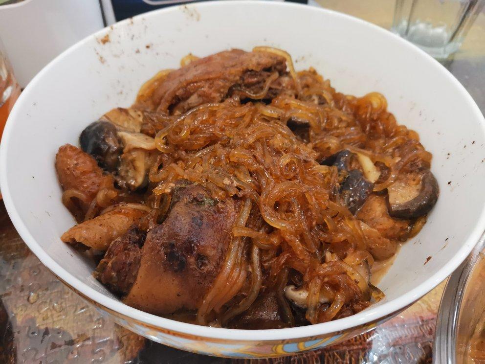 香菇炖鸡肉