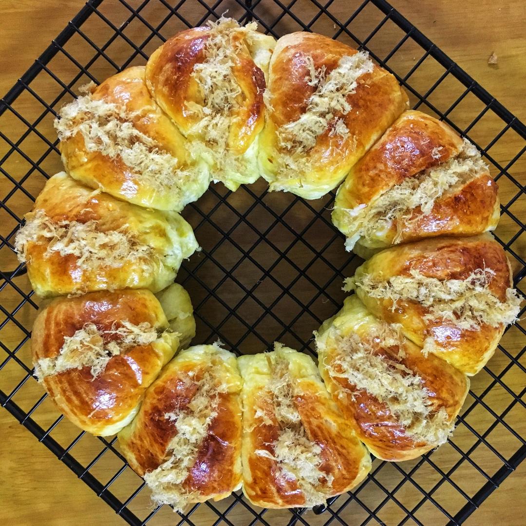 肉松奶酪花环面包