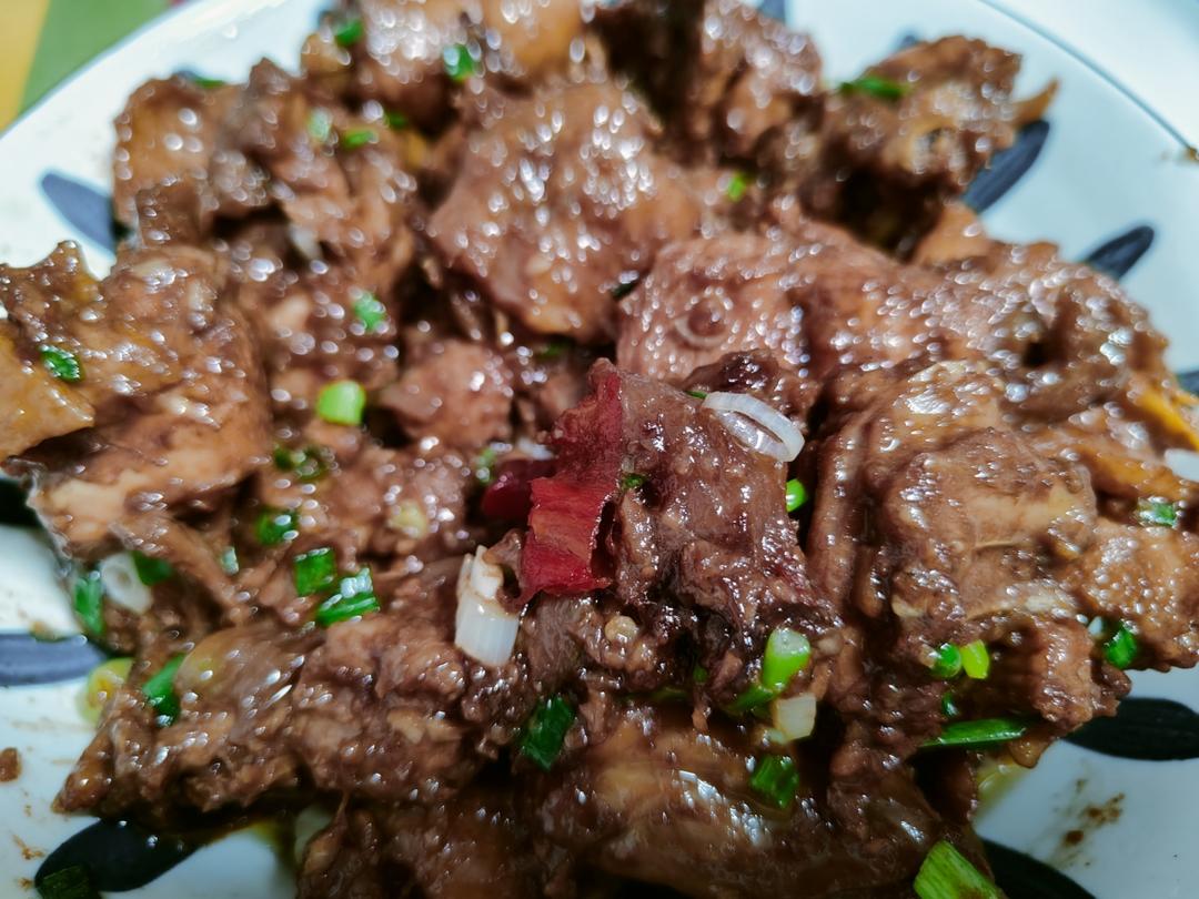 香味十足的沙姜鸡煲