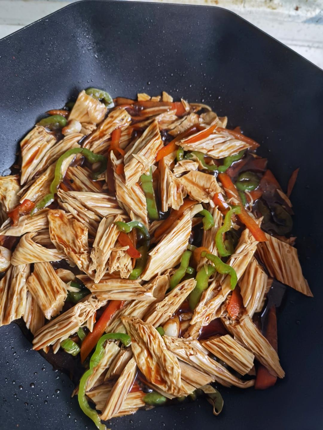 好吃到原地飞起的青椒腐竹