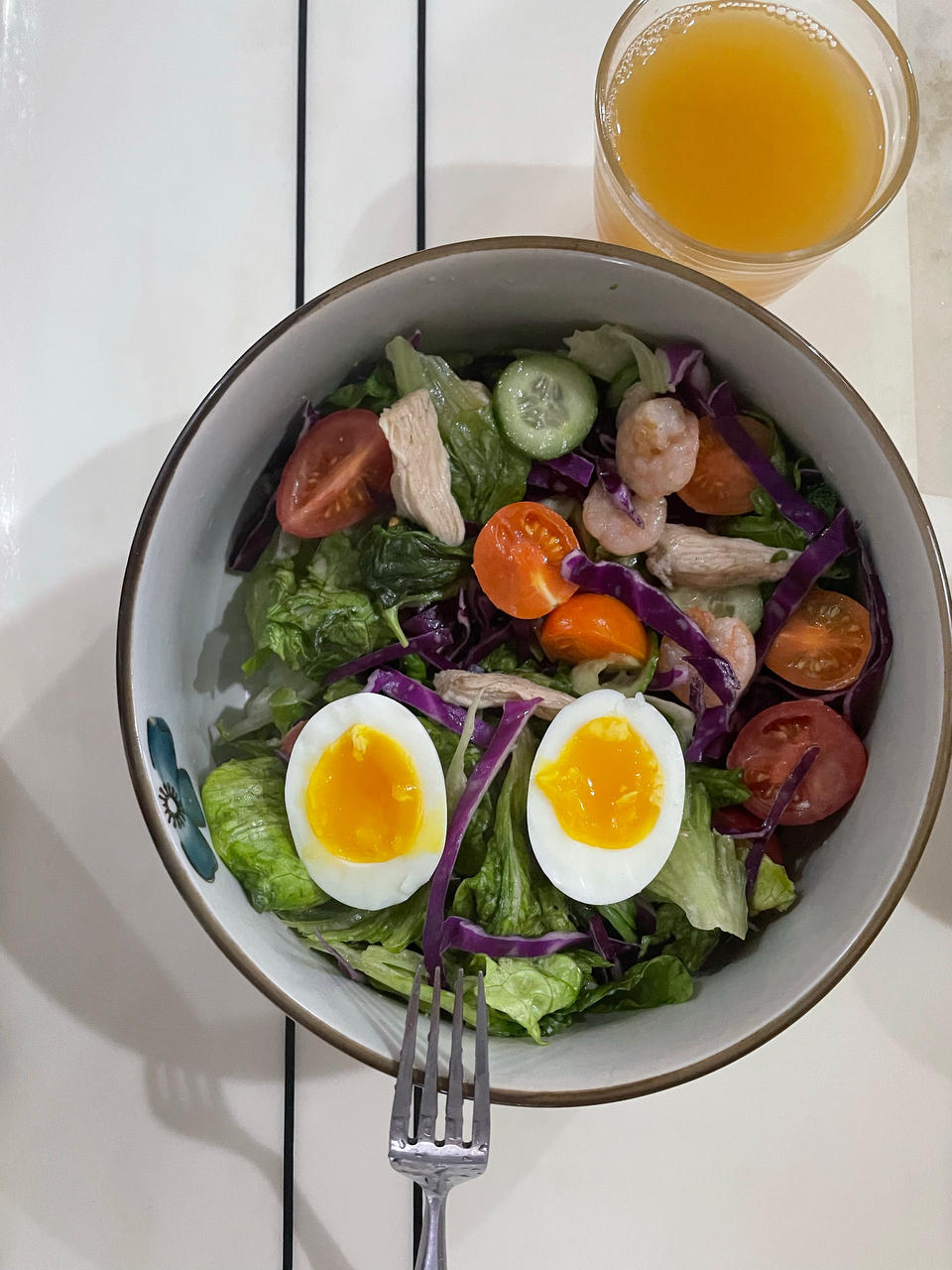 虾仁鸡蛋彩蔬沙拉