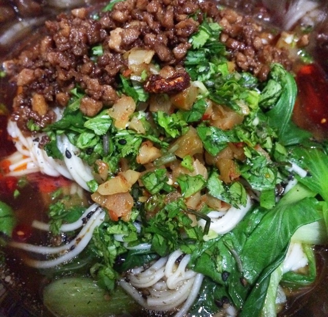 超级无敌美味懒人酸汤麻辣面（十分钟搞定色香味俱全）