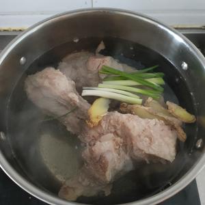 川味凉拌肘子+杂菜汤的做法 步骤4