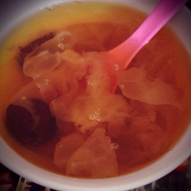 红枣莲子银耳汤