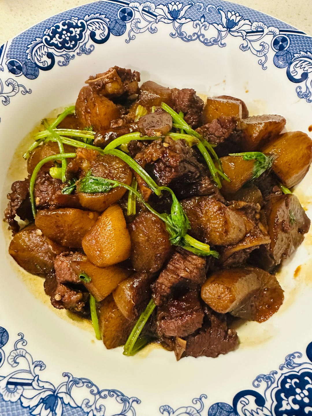 入口即化的广式萝卜牛腩煲