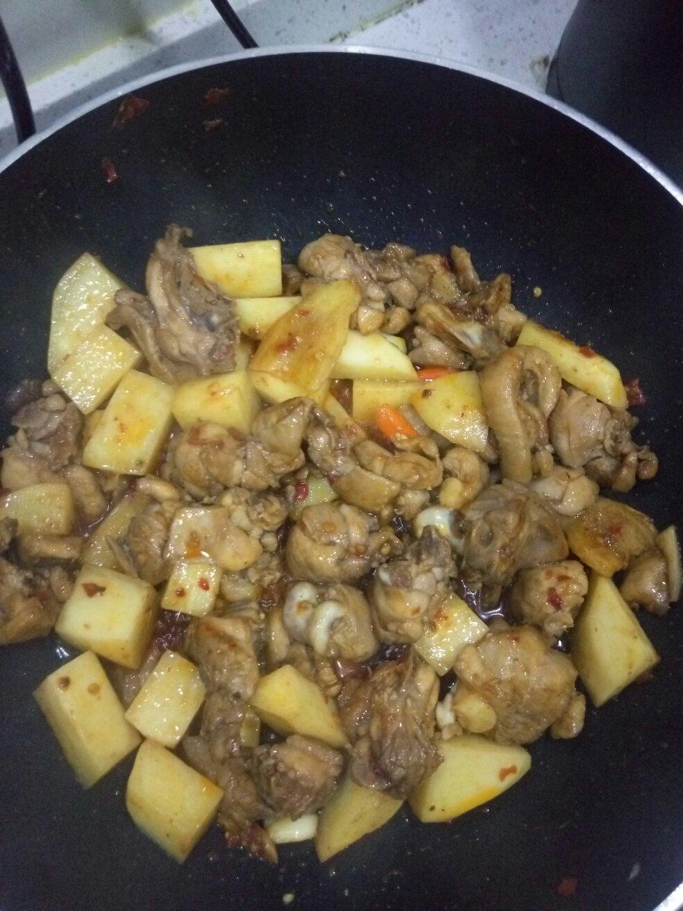土豆焖鸡腿