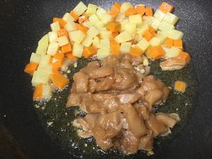 三鲜彩蔬炒鸡丁的做法 步骤6