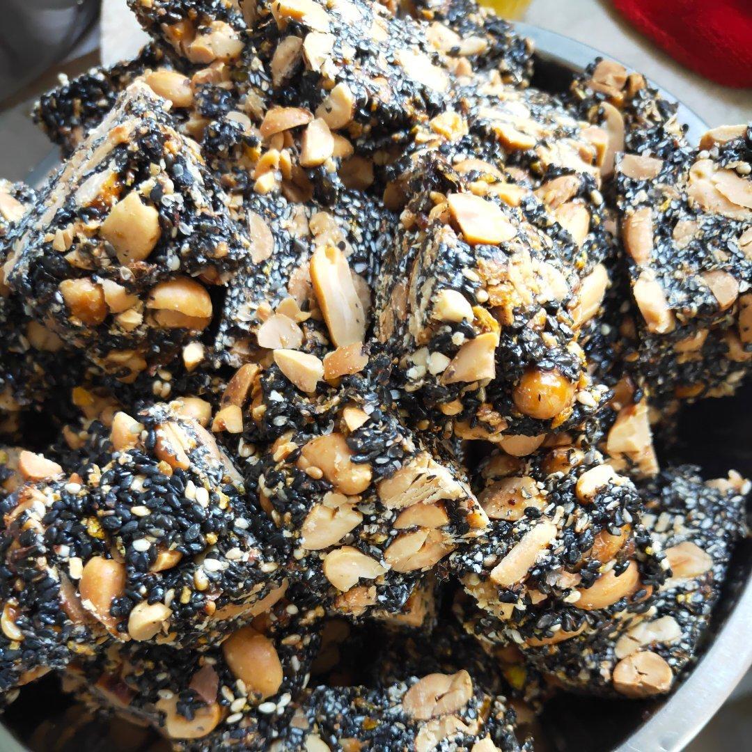 怡_sbt8做的红糖花生芝麻糖