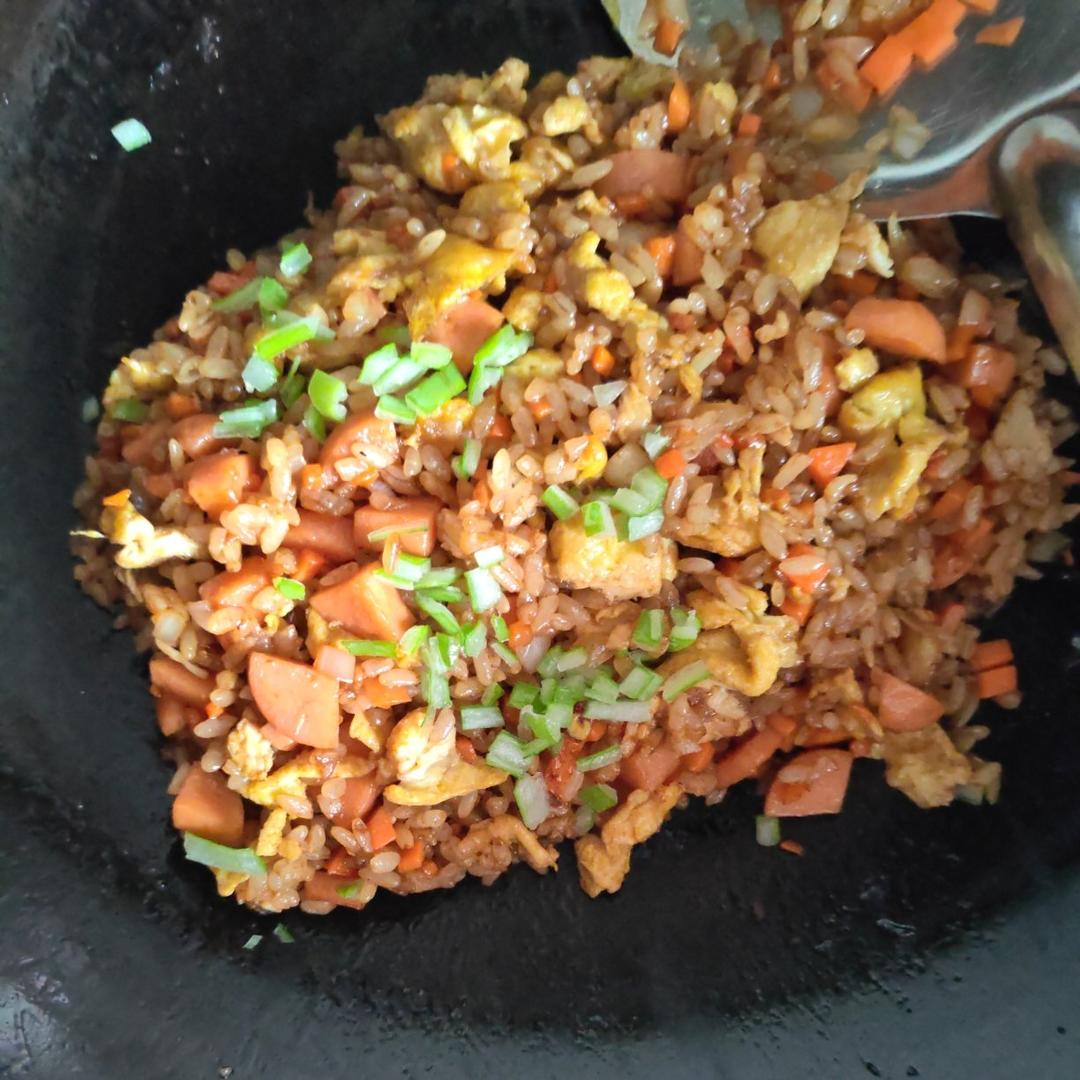 好吃到舔盘的酱油炒饭！