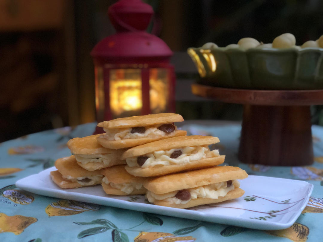 白脱黄油葡萄干饼干