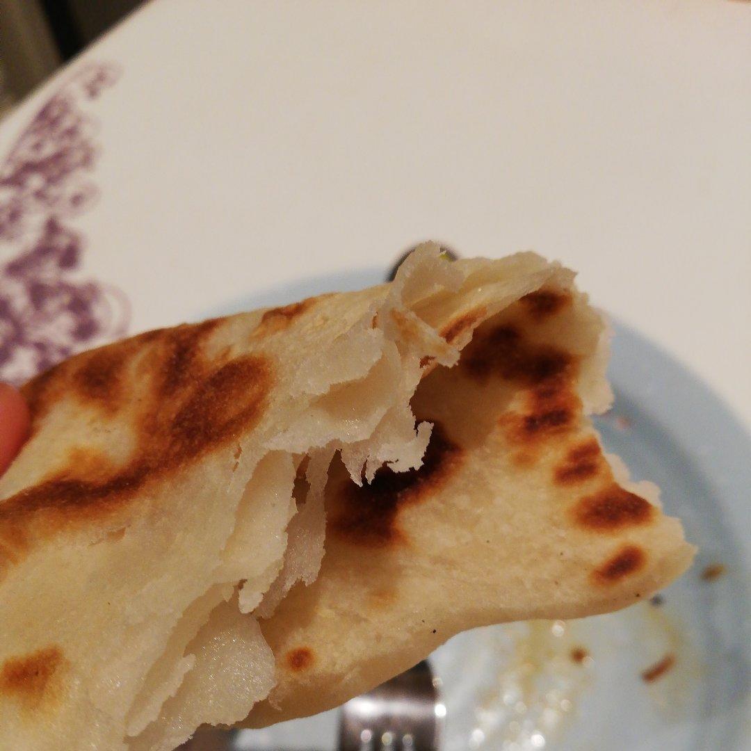 为什么自己烙的家常饼会发硬，跟我学这个好吃的烙饼方法吧！