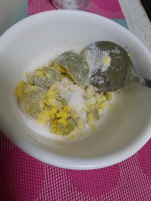 熟蛋黄冰激淋的做法 步骤2