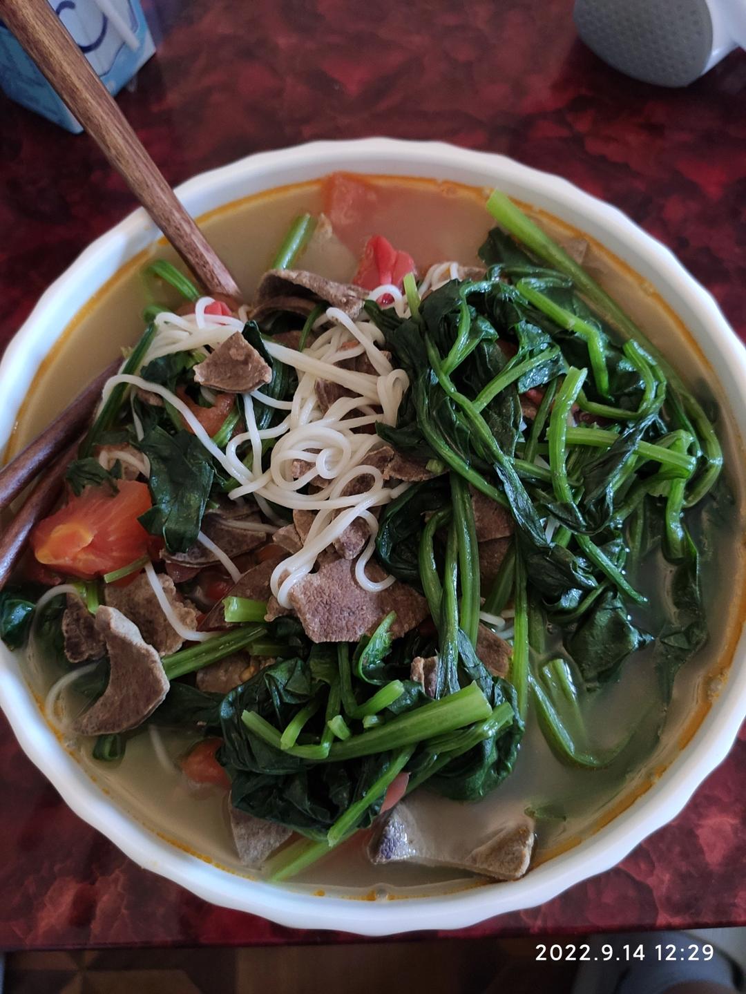 番茄菠菜猪肝汤（也是不错的月子汤）