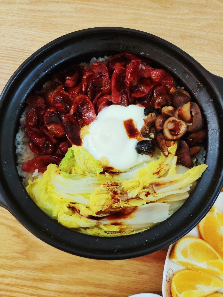 《广式腊肠砂锅煲仔饭》