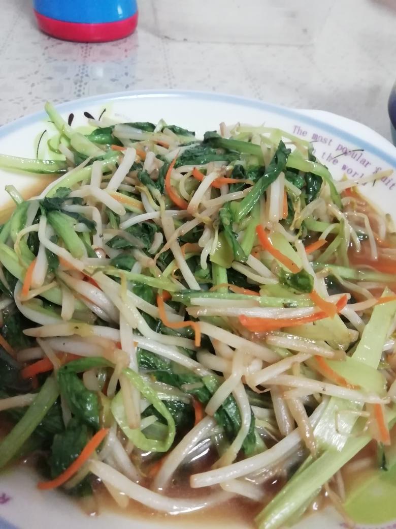 豆芽菜 油菜（或小白菜） 胡萝卜丝  清新小素炒的做法