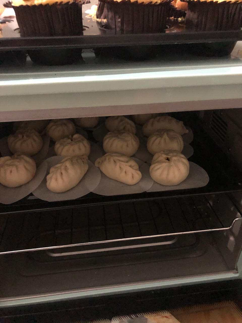 碧绿的香菇菜包子