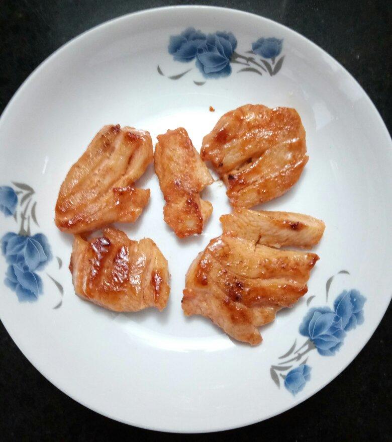 超级入味、快手、简单、方便的新奥尔良口味嫩煎鸡胸