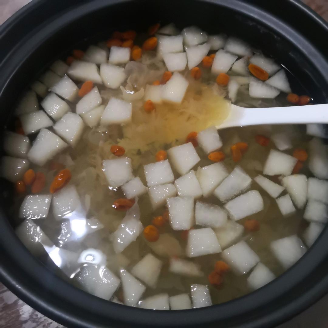 冰糖银耳梨汤