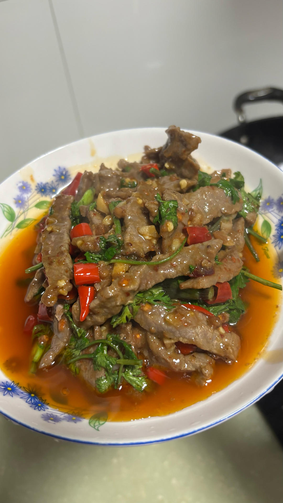 香菜炒牛肉，香辣下饭，爱吃香菜的朋友看过来，拌饭绝了