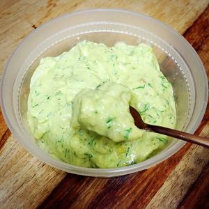 牛油果酸奶黄瓜酱 Avocado Tzatziki Sauce的做法 步骤1