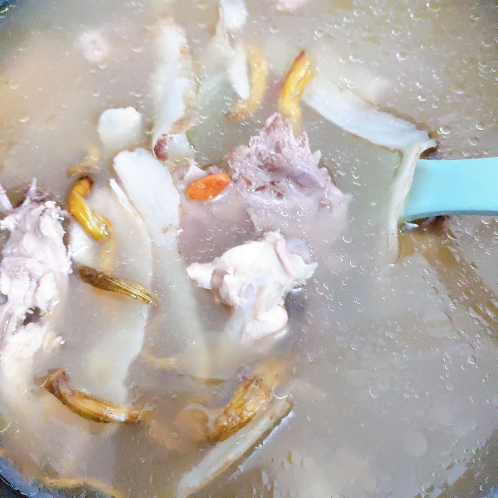 解燥滋养水鸭石斛汤的做法