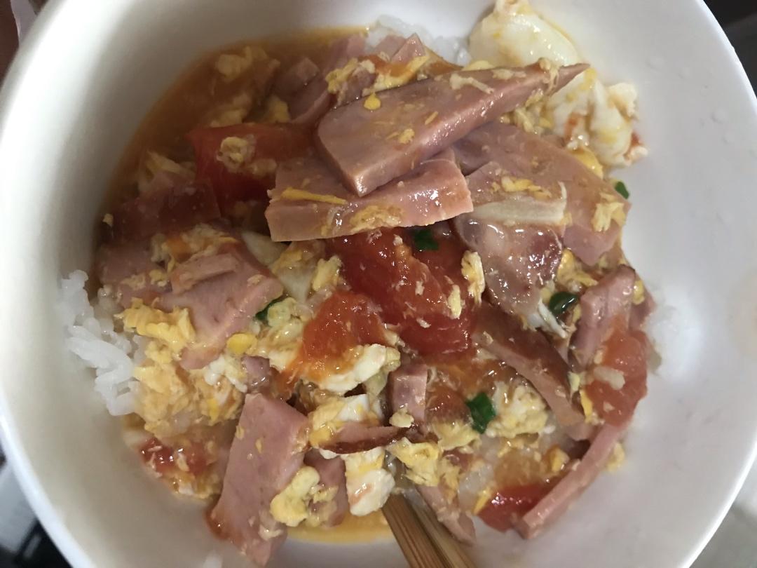 5分钟超好吃的番茄鸡蛋火腿烩饭