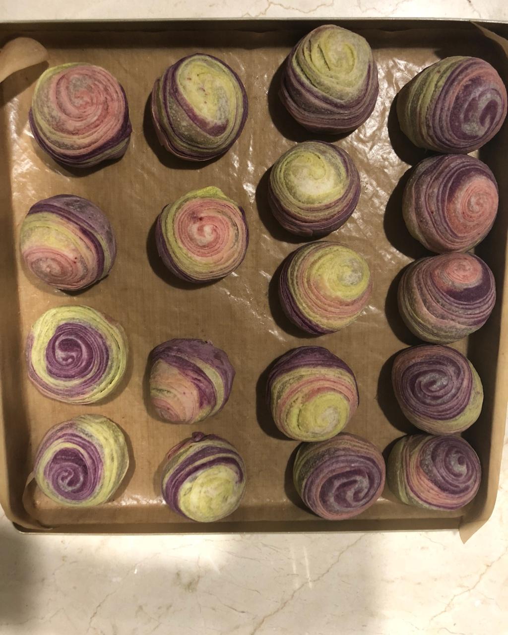 彩虹渐变蛋黄酥（无需揉出膜）