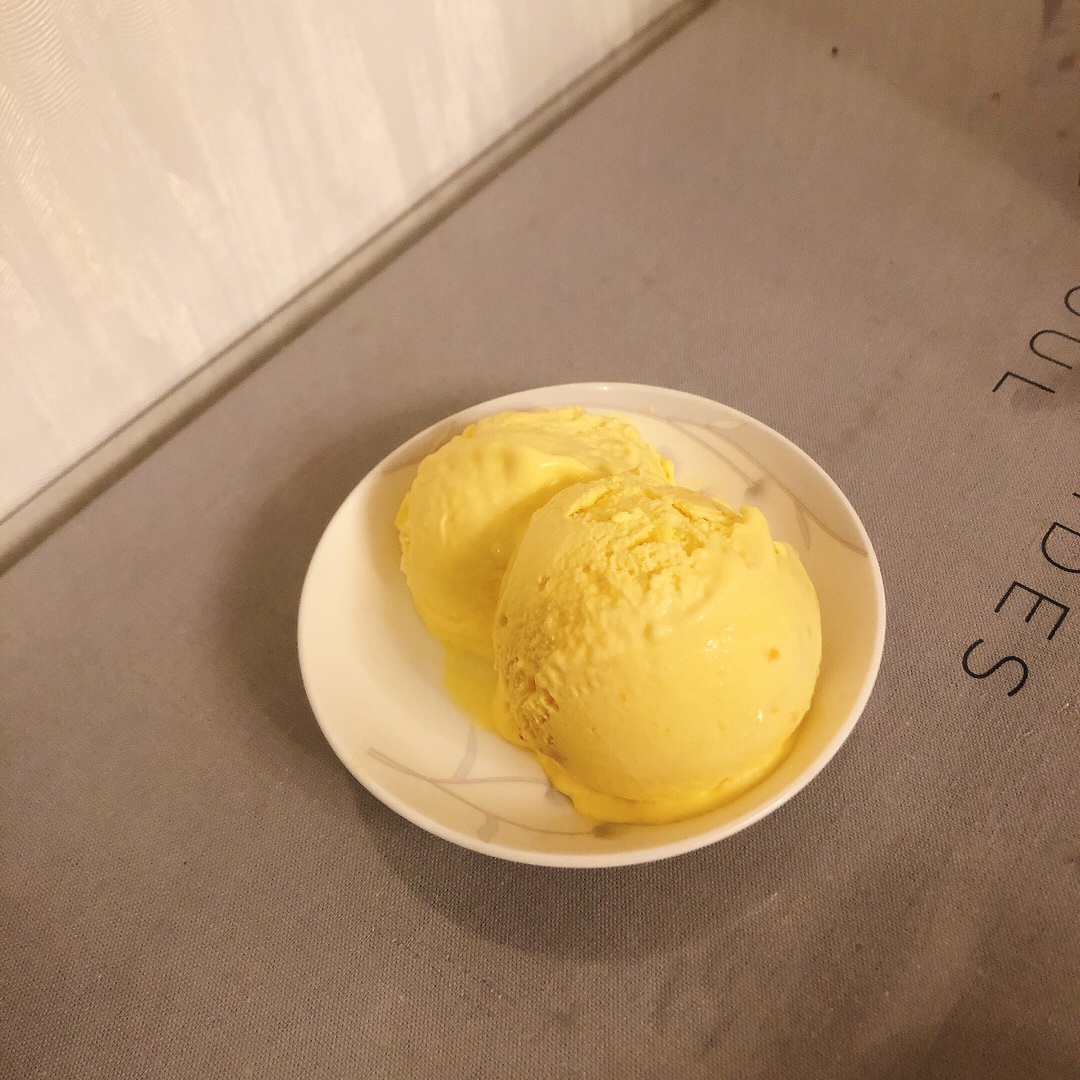 芒果味、榴莲味冰淇淋
