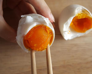 【科学腌蛋】我只想吃咸蛋黄，怎么办？——咸鸡蛋、咸鸭蛋、咸鹅蛋的做法 步骤11