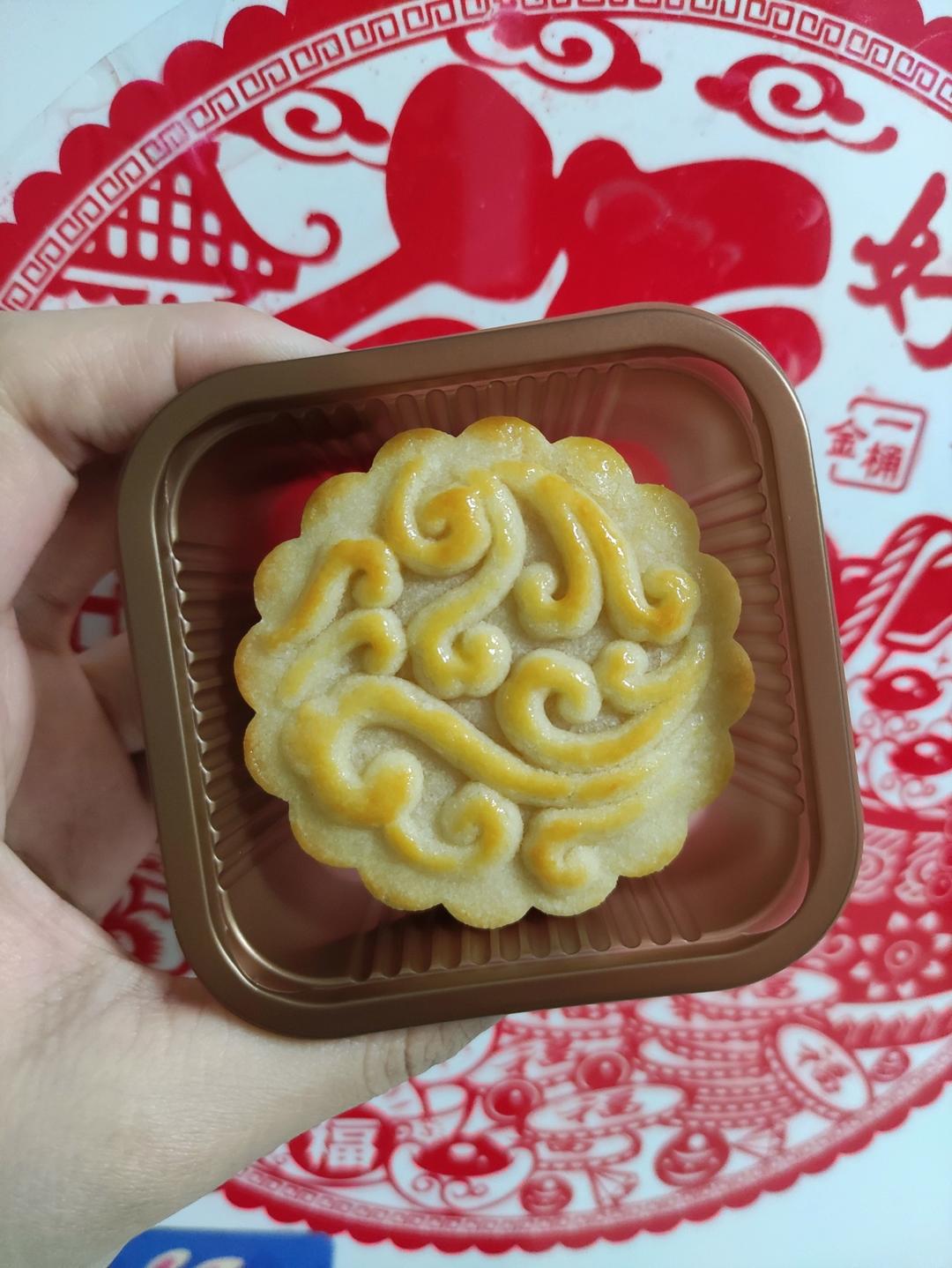 奶酥皮月饼，酥脆可口，奶味浓郁！