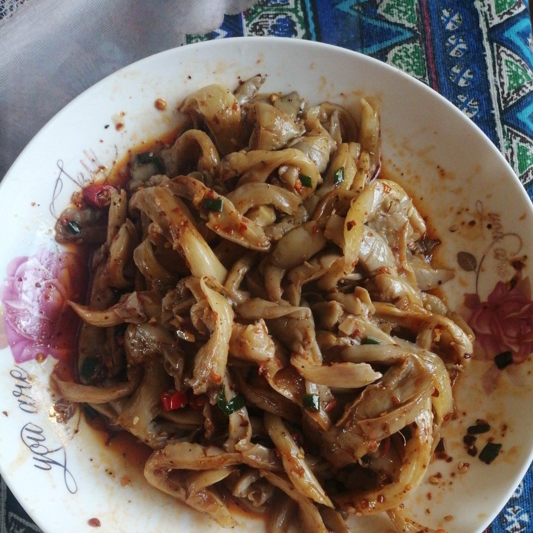 拌一盘光一盘‼️好吃到无法停下来的节奏😋😋凉拌平菇