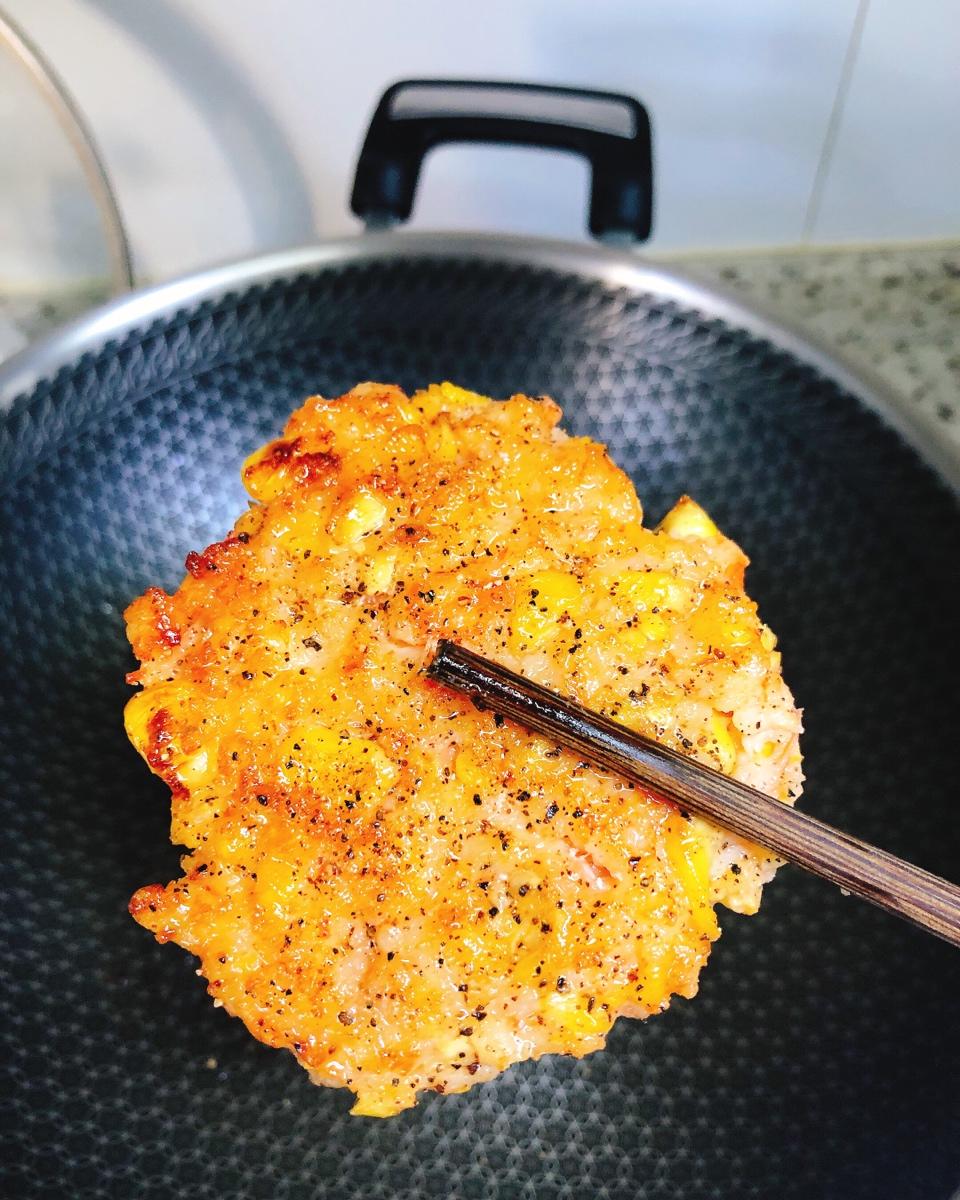 有颜值还健康的玉米虾饼，做法简单又好吃，一学就会