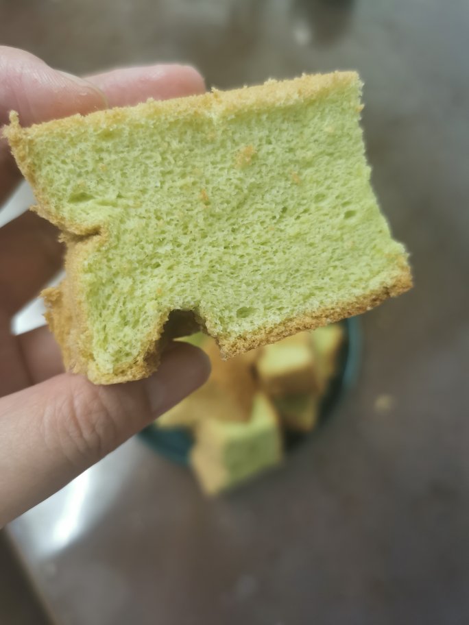斑兰（香兰）蛋糕/绿蛋糕（新鲜斑兰叶汁