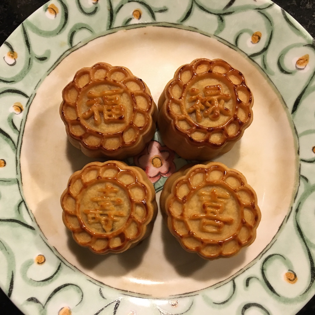 广式月饼—蛋黄莲蓉月饼