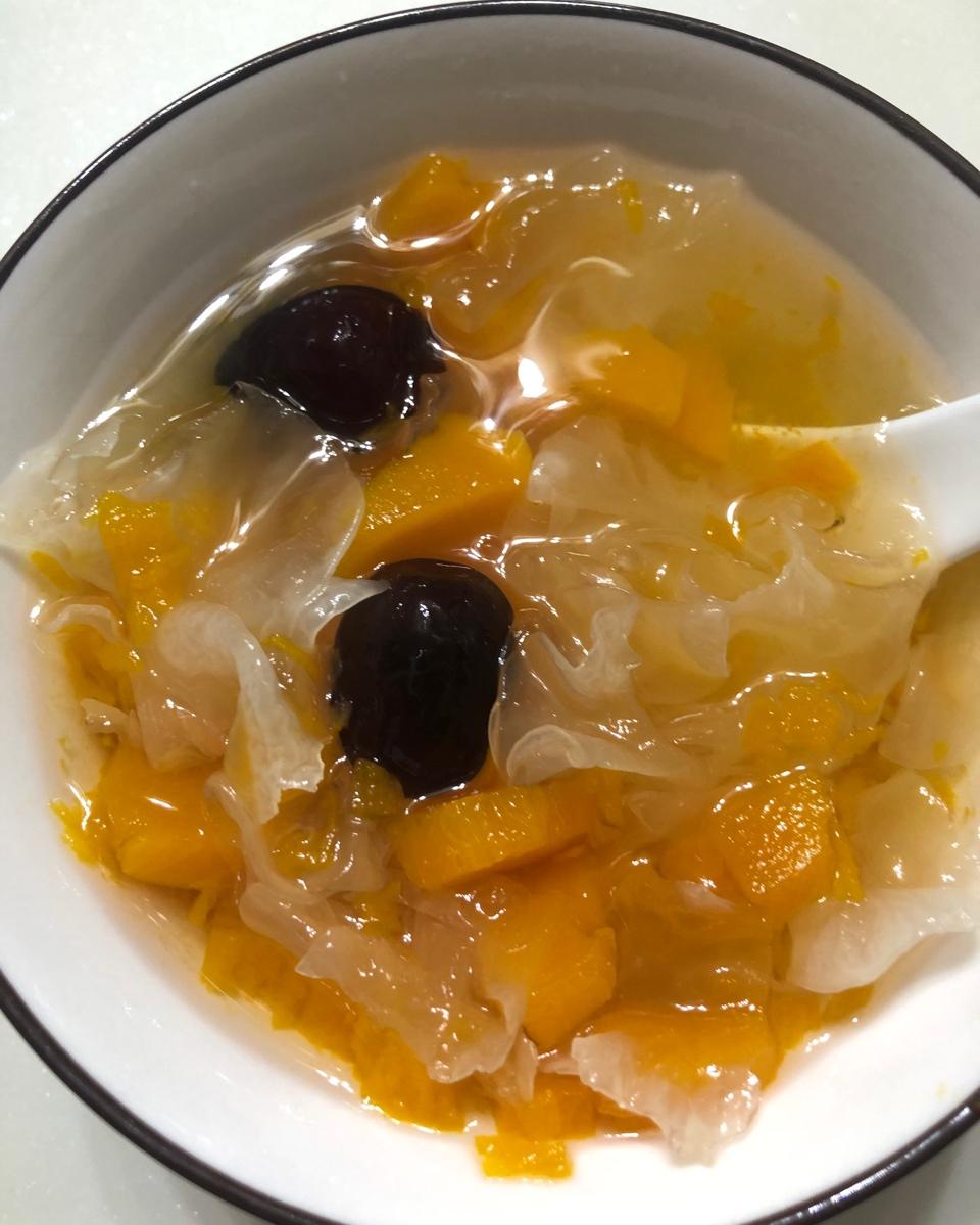 冰糖银耳红枣汤