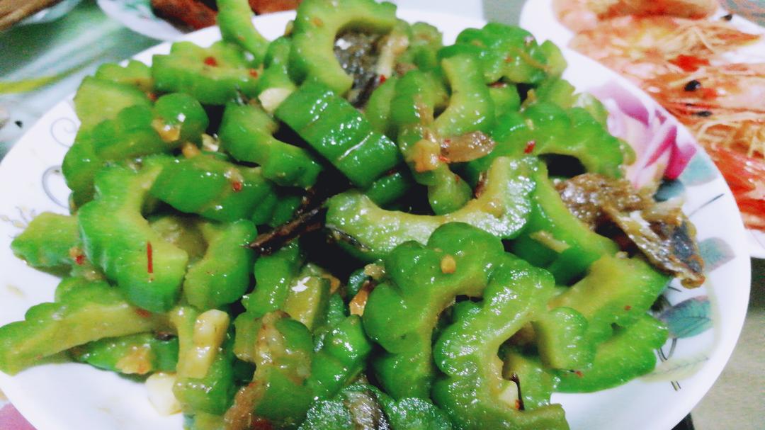 豆豉鲮鱼炒苦瓜