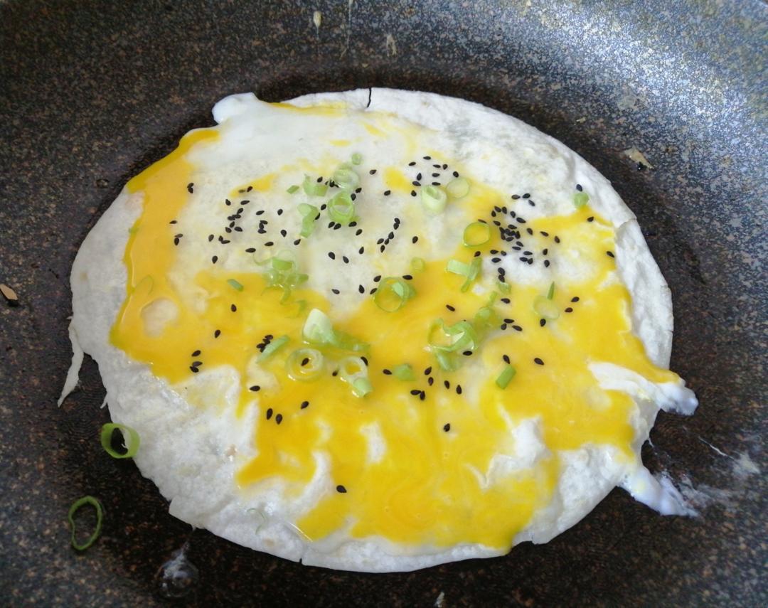 快手早餐卷饼~~外酥里香的夹菜卷饼，可以让孩子多吃菜的好做法的做法 步骤4