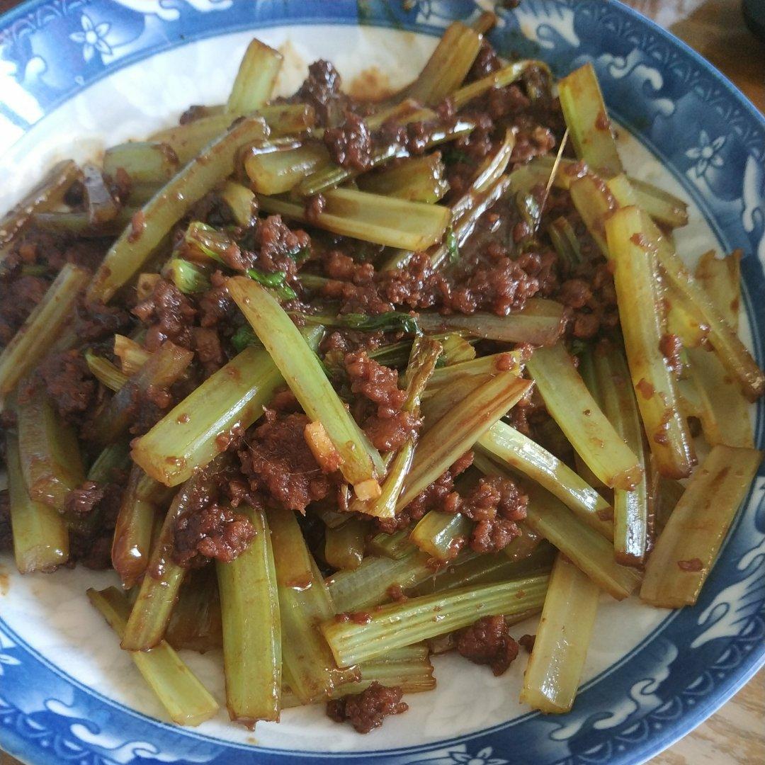 芹菜炒肉末