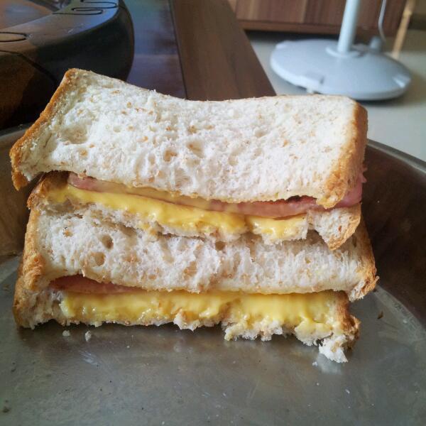 蒸全麦土司夹玉米奶酪