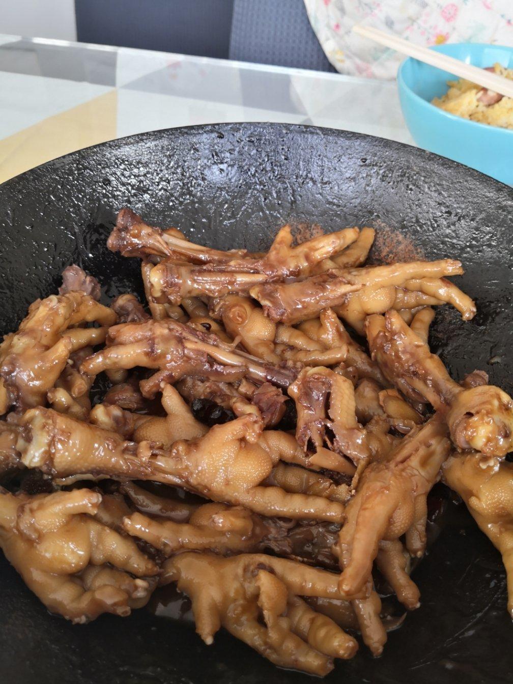 好吃到手指都吃掉的卤鸡爪