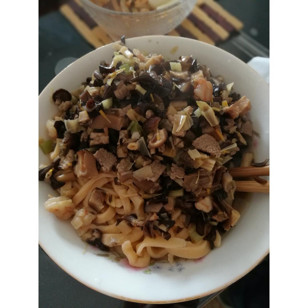 菌菇虾仁面