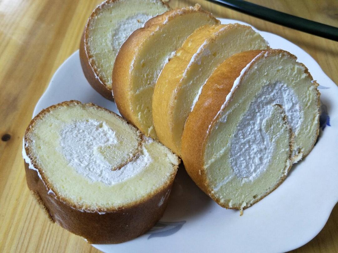 戚风奶油蛋糕卷