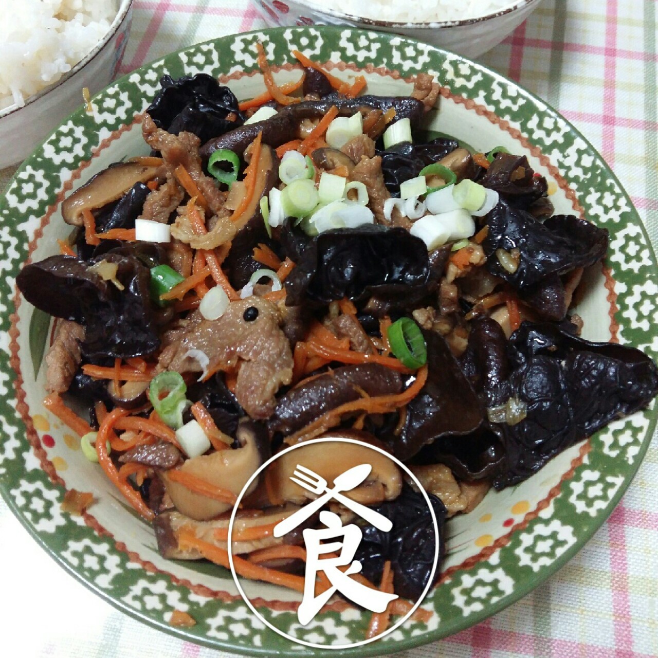 胡萝卜香菇炒木耳