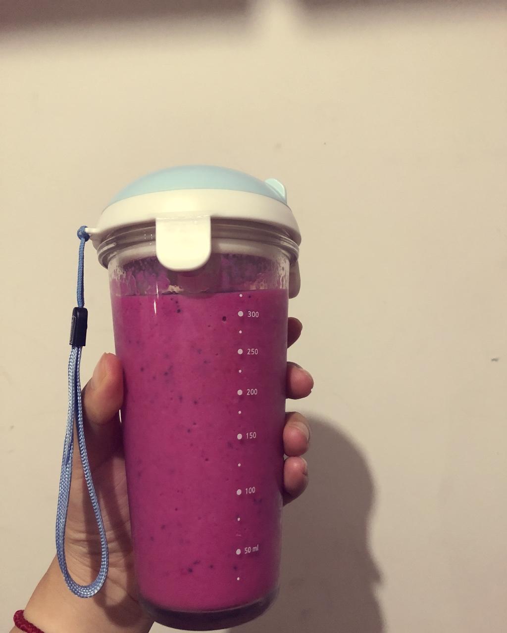 丽莎姐姐做的牛奶火龙果汁