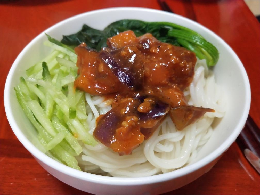 茄子炸酱面的做法