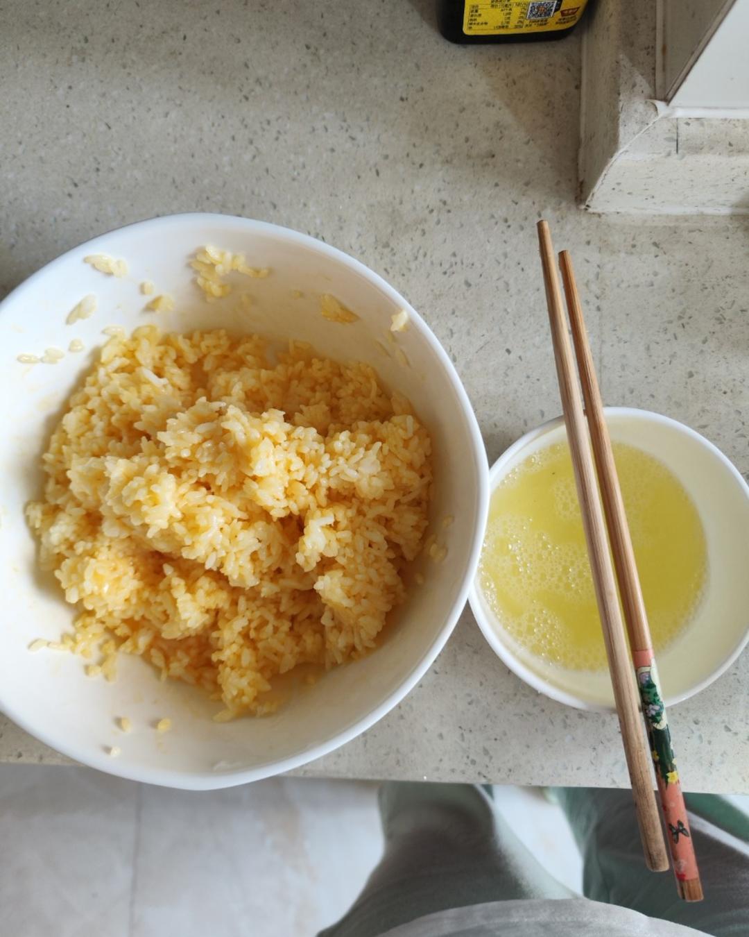 早餐香菜蛋炒饭的做法 步骤2