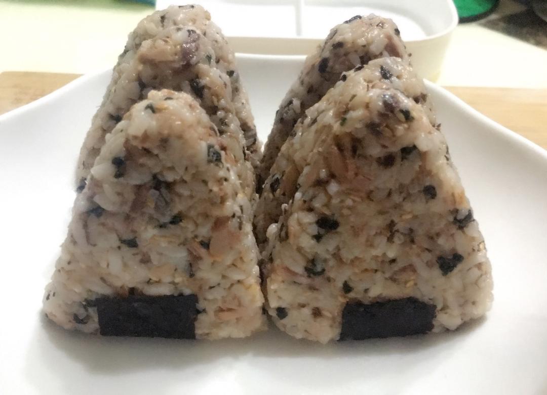 韩式金枪鱼海苔拌饭～饭团